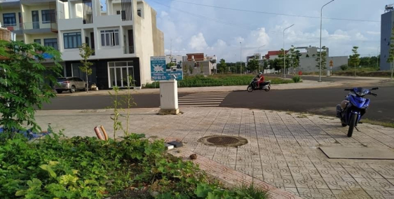 Còn 2 lô đất trong KDC Hóc Môn, mặt tiền QL22 cần bán gấp.