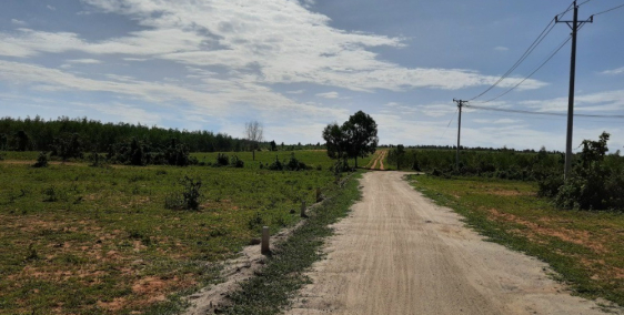 có lô đất gần biển ở quê muốn bán để trả nợ