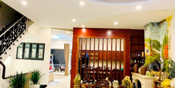 Bán nhanh biệt thự  DT 200 m2 , 6PN  mặt tiền KQH Nguyễn Khuyến , P.5, Đà Lạt