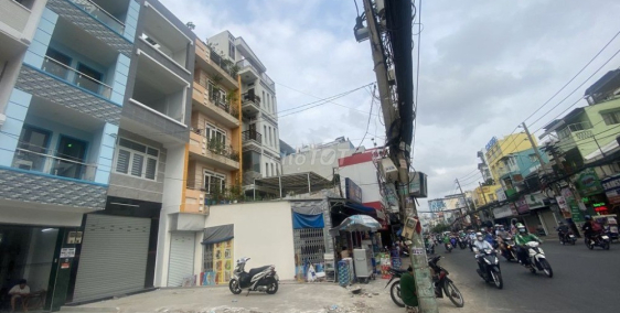 Cho thuê nhà nguyên căn mặt tiền đường CMT8, p 13, q10. DT: 3,6x9m. Giá: 32tr/th