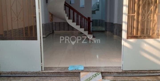 Cho thuê nhà nguyên căn nằm trong hẻm đường Lâm Văn Bền, gần chợ cư xá