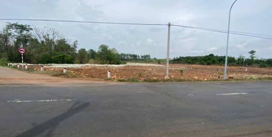 Đất mặt tiền kd Đá Bạc Châu Đức Bà Rịa Vũng Tàu 6700m2 giá 18tỷ thương lượng.