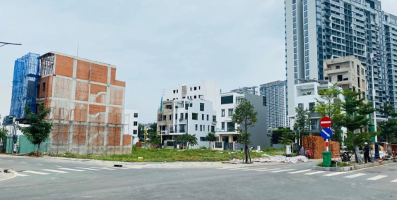 Bán đất MT Hoàng Hữu Nam, P. Long Thạnh Mỹ, Q9, giá 2.4 tỷ /nền, 90m2, sổ riêng