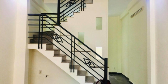 Định cư nước ngoài cần bán gấp nhà Trần Văn Hoàng 35m2 giá rẻ 3 tỷ 6