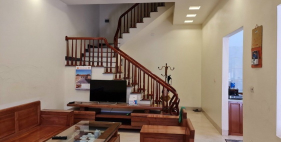 Bán nhà gần Lẩu Dê Nhất Ly, TP HD, 72m2, mt 8m, 3 tầng 1 tum, ngõ to rộng, chỉ 3