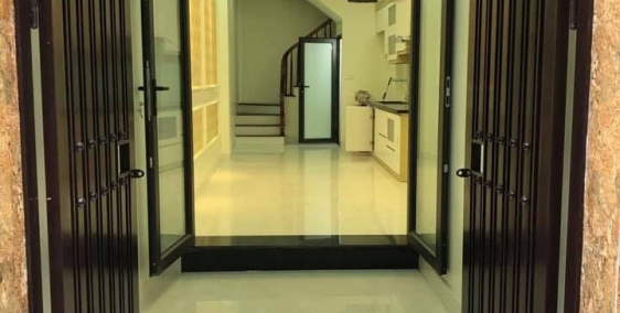 Cần bán nhà Trần Duy Hưng 30m2 5 tầng giá 3,35 tỷ, nhà siêu mới