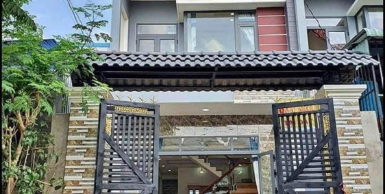 Bán gấp trong tuần: Nhà phố 1 lầu bên hông chợ Bình Chánh, có SHR, bao sang tên