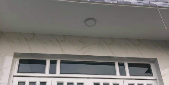 bán nhà mới xây sổ chung còn thương lượng