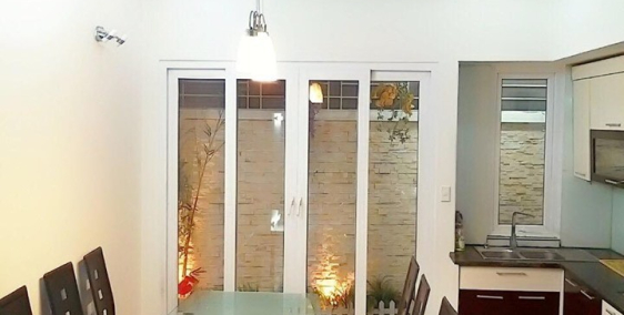 Chính Chủ bán nhà Ngọc Lâm, Ô TÔ vào nhà , cách cầu 100m nhà đẹp kiên cố,KD