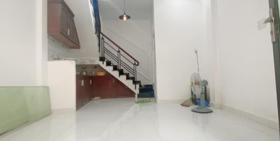 Bán gấp nhà đường Trần Hưng Đạo, Quận 1, 23m2, 3 tầng, sát Bùi Viện, 4.2 tỷ