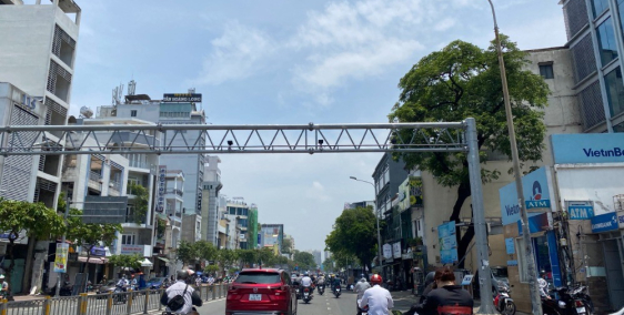 Nhà trung tâm q1,3 tầng chỉ nhỉn hơn 2ty