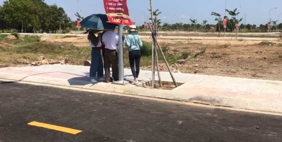 Bán lô đất dt 116.4m2,mt đường to,2 ô tô tránh được,tc 100m2,vỉa hè 3m,điện âm