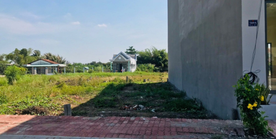 Bán đất chính chủ thổ cư 100% ngay Đinh Đức thiện diện tích 5x18m giá 1tỷ 4