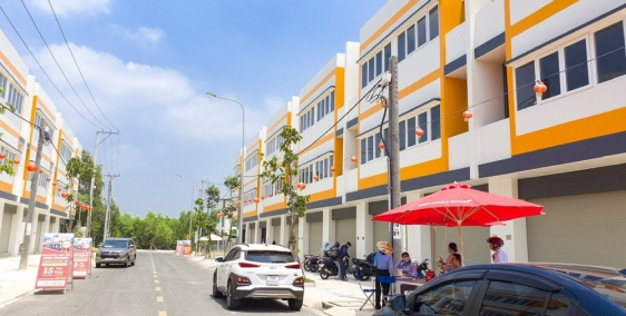 Cần bán nhà mặt tiền kinh doanh Oasis City, Khu CN Mỹ Phước, thị xã Bến Cát