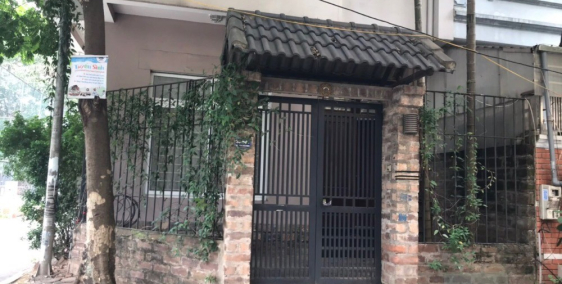 Cho thuê VP tầng 1 nhà riêng KĐT Dịch Vọng, vị trí đẹp, giá siêu tốt