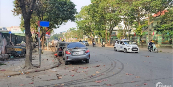 Bán nhà mặt phố Trần Quốc Hoàn. Lô góc, vỉa hè, ô tô, KD. 80m2 MT10m 30tỷ