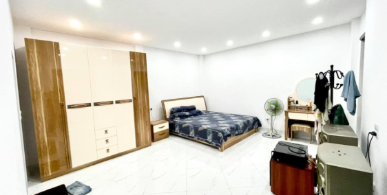 Vài bước chân là tới hồ điều hòa 40m2, thoáng đãng, an sinh, ô tô đỗ cửa.