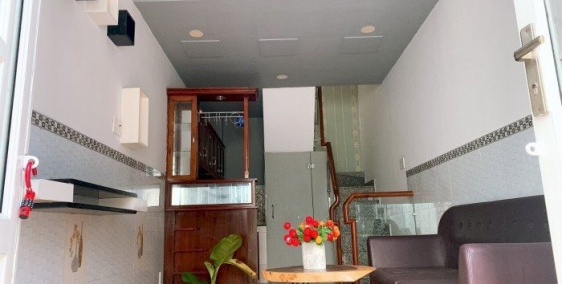 Cần bán gấp nhà Ni Sư Huỳnh Liên 4m x 7.5m giá 3 tỷ 3 bớt lộc.