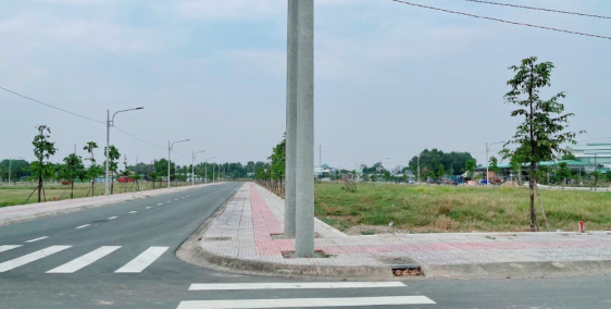 lô góc 2 mặt tiền, giá 2.2 tỷ, vị trí đẹp tiện kinh doanh