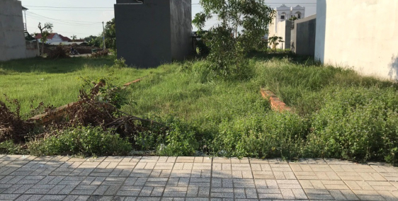 Kẹt tiền bán gấp lô đất chính chủ nằm ngay mặt tiền DT 824