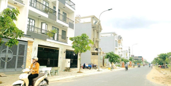 Bán đất xây biệt thự view hồ, sổ hồng công chứng ngay, đường Trần Văn Giàu