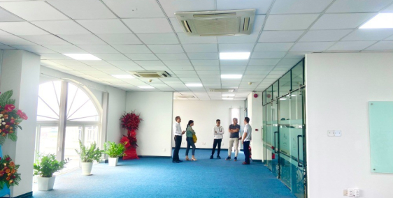 View Tầng 8 cao nhất tòa nhà, nhìn view sân bay Tân Sơn Nhất