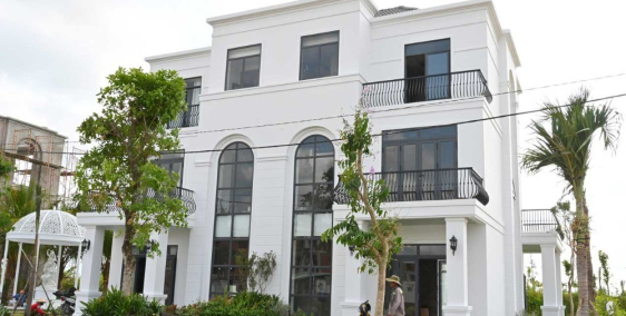 Em đang cần bán gấp căn biệt thự sân golf ở Củ Chi