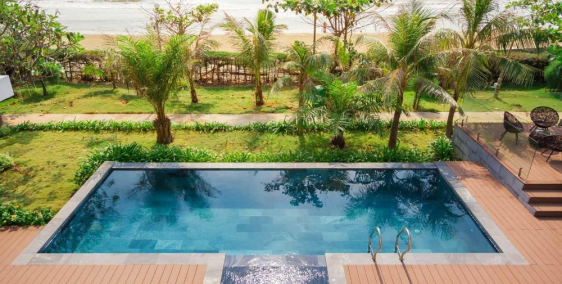 Bán Villa biển có hồ bơi + sân vườn riêng, 480m2 - 17 tỷ cách biển 100m