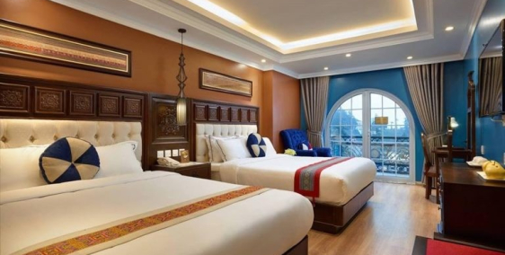 Bán gấp khách sạn 110 phòng mặt tiền Thùy Vân .P. Thắng Tam