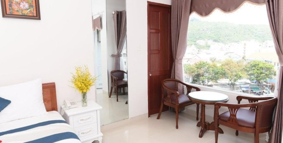 Bán gấp khách sạn mặt tiền Phan Văn Trị cách biển 50m. P.Thắng Tam