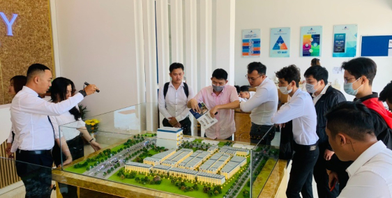 Nhà Phố Thương Mại Đối Diện Khu Đô Thị Tây Nam 1.800ha Mặt Tiền QL51.