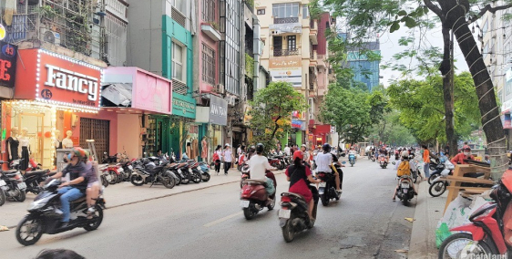 Mặt phố Chùa Láng, Đống Đa. Vỉa hè, ô tô, KD. 75m2 5T MT5.2m 21 tỷ