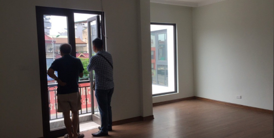 Chính chủ bán nhà mặt đường Nguyễn Văn Cừ, mặt tiền 6m, lô góc, 2 mặt tiền.