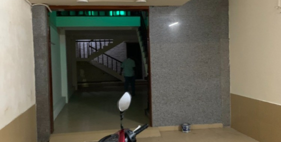 Chủ cần ra gấp nhà mặt tiền đường chính , trung tâm hành chính