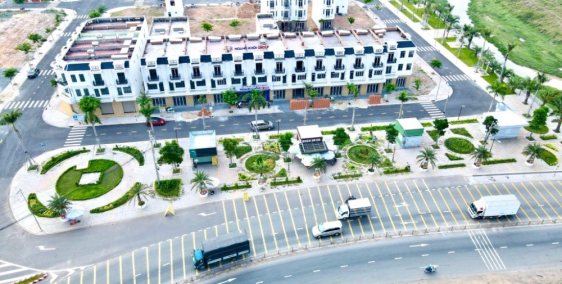 Bán nhà Shophouse 2 lầu đẹp ở Phú Chánh.