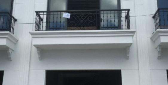 Shophouse 1 trệt 1 lầu ngay chợ, DT 105m2, mua bán rất tiện lợi