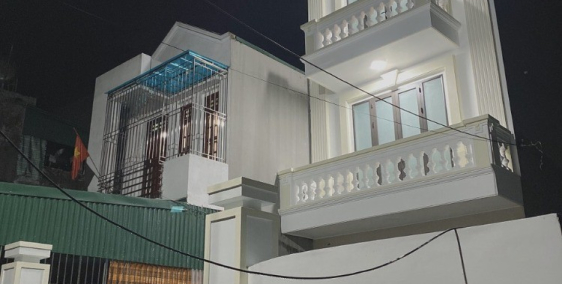 Bán nhà phố Nguyễn Hữu Cầu, ph Ngọc Châu, TP HD, 3 tầng, 137m2, sân vườn, chỉ 3.