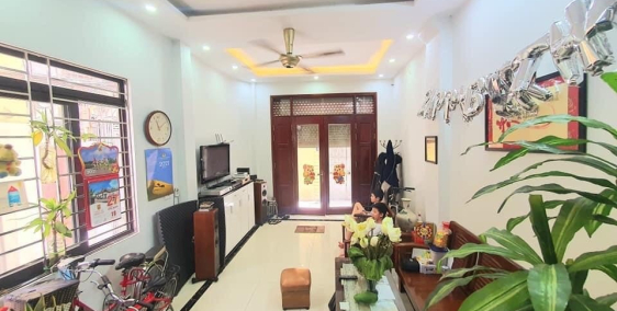 Bán gấp nhà Giáp Bát! Lô góc, gần phố, ba gác đua, nhà đẹp 43m2 nhỉnh 4 tỷ