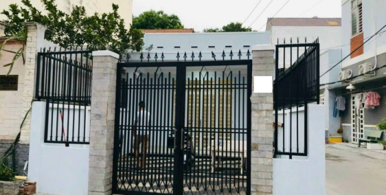 Bán trong tuần, 5,5 tỷ nhà ngang 5m góc 2 mặt tiền, ngay Đỗ Xuân Hợp, Q9, SHR