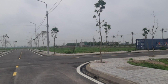 Chính Chủ bán đất sổ đỏ - giá rẻ bèo / LH: 0877776228