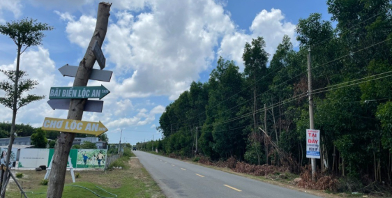 Bán Giá Ngộp Đất Mặt Tiền Cổng Chính Sân Bay Lộc An Hồ Tràm Đất Đỏ BRVT 5X25M