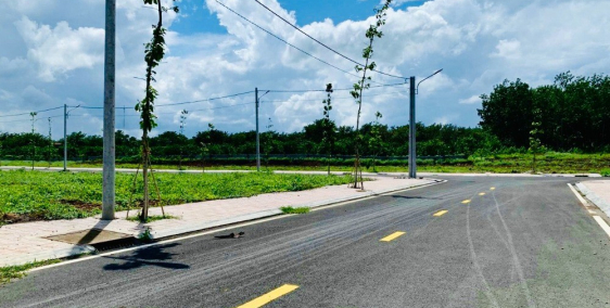 Cần bán miếng đất TP Đồng Xoài DT 6x25 150m2 hướng ĐN đ13m TT 40% nhận nền