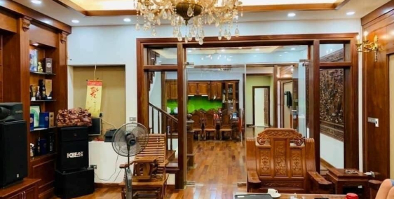 Tôi bán nhà mặt phố Nguyễn Trường Tộ sầm uất gần Hồ Tây 116m2x8T chỉ 64.89 tỷ.