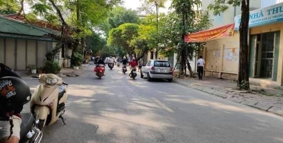 Nhà mặt phố Nguyễn viết xuân cực hiếm,  cần bán, sổ đỏ chính chủ. Dt 32m2