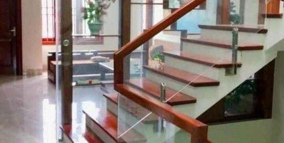 Bán nhà 3 tầng mặt chợ Hải Tân, TP HD, 87.75m2, mt 4.5m, 3 ngủ, KD buôn bán sầm