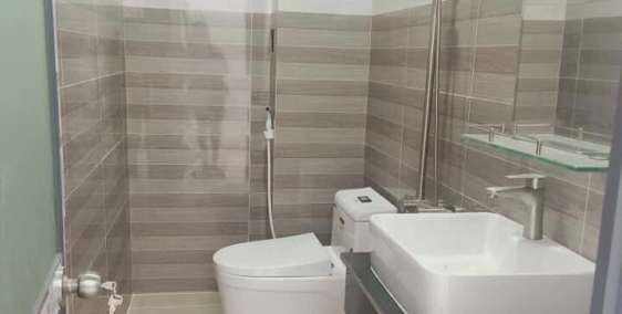 Cần tiền bán gấp nhà đẹp mới xây