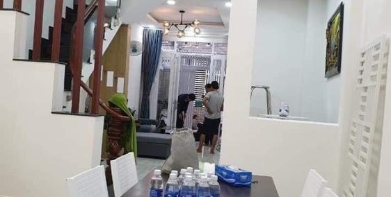 Bán nhà tặng lại nội thất, DT 5.3x14m, 2 tầng, hẻm thông đường Lê Văn Sỹ, 6tỷ