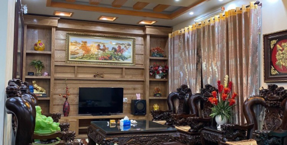 Bán biệt thự 3 tầng mặt phố trung tâm TP HD, 212m2, 7 phòng ngủ, sân cổng, cực đ