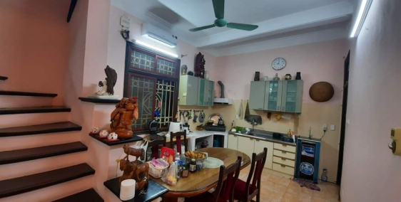 Bán nhà ngõ ba gác Xuân Thủy-CG, DT 122m2, MT 12m giá 11.5 tỷ Lh 0386380199