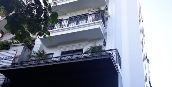 Bán toà nhà văn phòng 9 tầng x90 m2 Quan Nhân